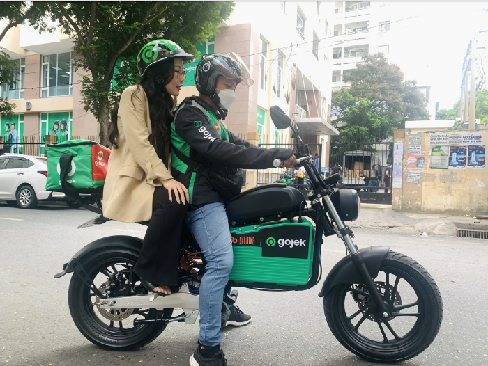 Di chuyển từ sân bay Nội Bài về Nhà thờ lớn bằng xe máy