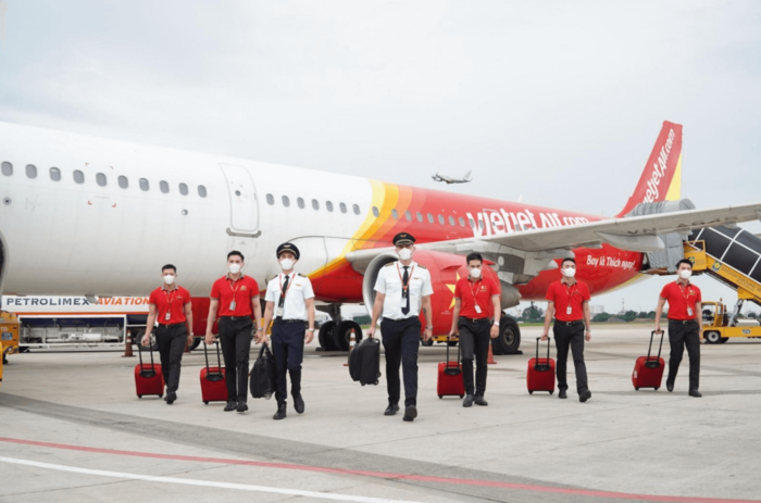 Tham khảo các dịch vụ vé máy bay TPHCM đi Chu Lai phổ thông tiết kiệm