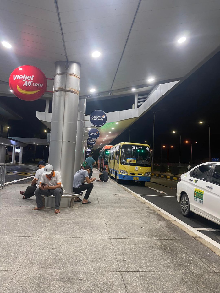 Di chuyển từ sân bay Chu Lai về thành phố Tam Kỳ bằng xe buýt