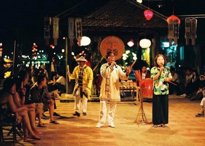 Tham gia lễ hội bài chòi tại khu du lịch Dốc Lết để tìm hiểu thêm về văn hóa Việt Nam
