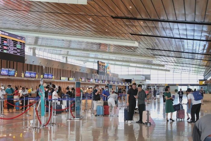 Nhà ga dành cho hành khách và người đến đưa, đón người thân ở sân bay Vân Đồn