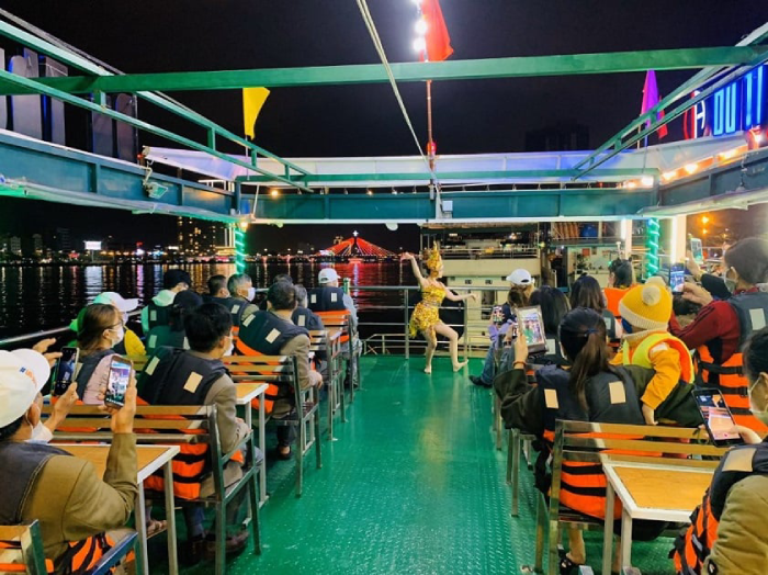 Trên du thuyền có nhiều hoạt động trải nghiệm cho du khách tham gia