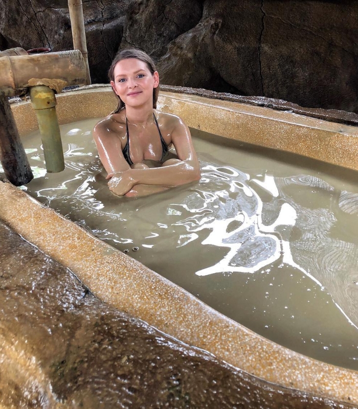 Dịch vị tắm bùn ở Nha Trang thu hút du khách nước ngoài