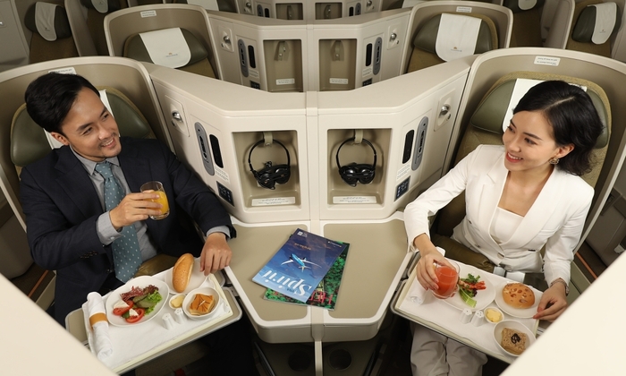 Hành khách mua vé máy bay TPHCm đi Pleiku hạng thương gia được phục vụ bữa ăn miễn phí