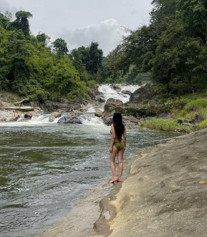 Trải nghiệm tắm suối tại thác Yang Bay Nha Trang
