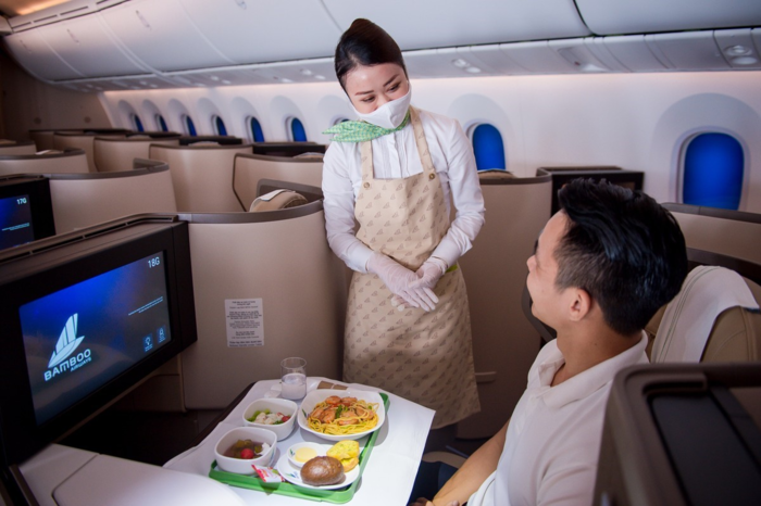 Bamboo Airways khai thác vé máy bay TPHCM đi Nha Trang hạng thương gia phục vụ khách hàng