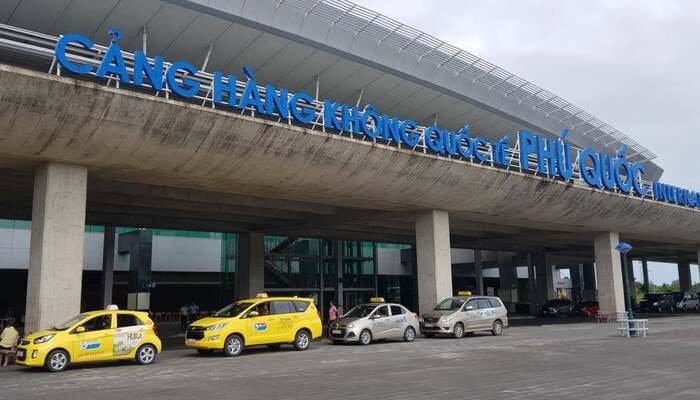 Tấm vé máy bay TPHCM đi Phú Quốc hạ cánh tại sân bay Phú Quốc