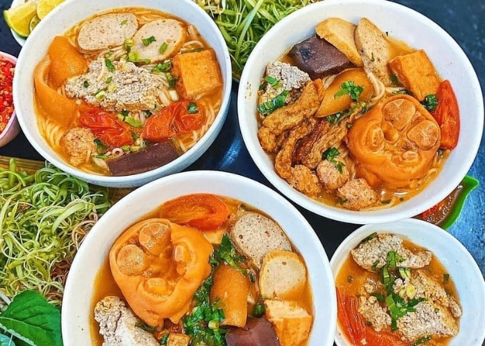 Quán ăn ngon gần sân bay Côn Đảo - Quán bún riêu cua Hai Khiêm là địa chỉ quen thuộc của người dân khi tới Côn Đảo