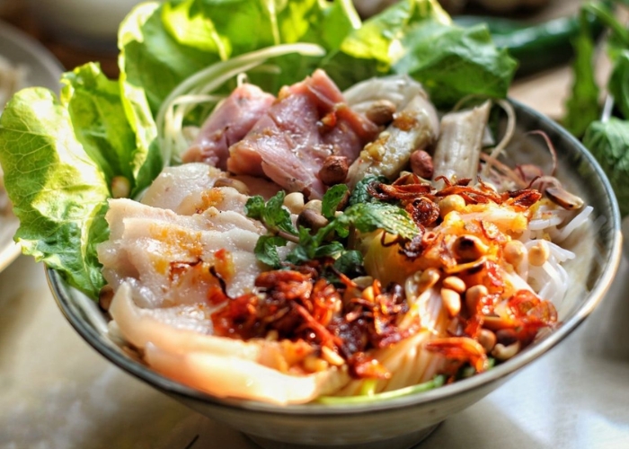 Quán ăn ngon gần sân bay Đà Nẵng - Bún mắm nêm đặc sản miền Trung