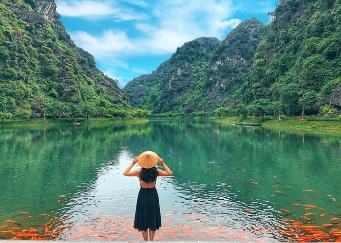 Theo dõi các chương trình khuyến mãi để săn vé máy bay đi Ninh Bình giá rẻ
