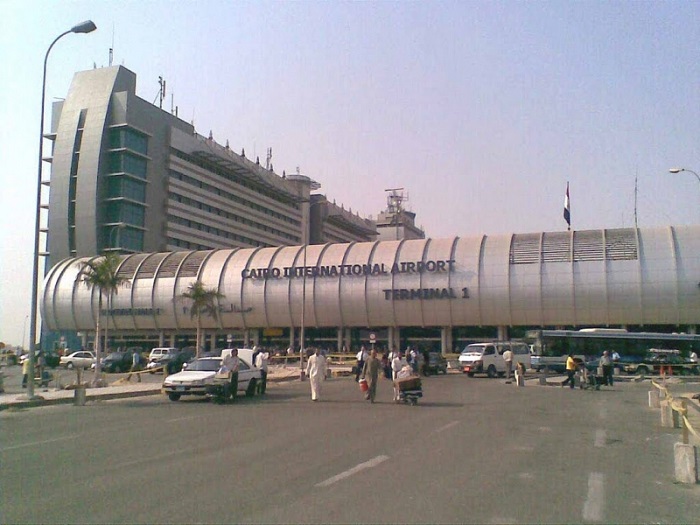 mua vé máy bay đi Ai Cập hạ cánh ở sân bay Cairo