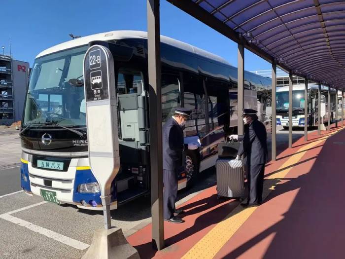 Di chuyển từ sân bay về trung tâm Nagoya Nhật Bản xe bus Centrair Limousine