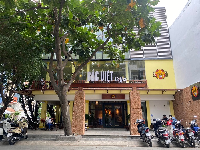 Không gian rộng rãi tại quán cà phê gần sân bay Cát Bi Bắc Việt