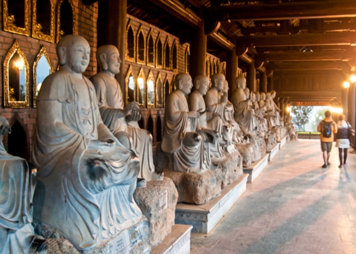 Hành lang La Hán được trưng bày tại chùa Bái Đính