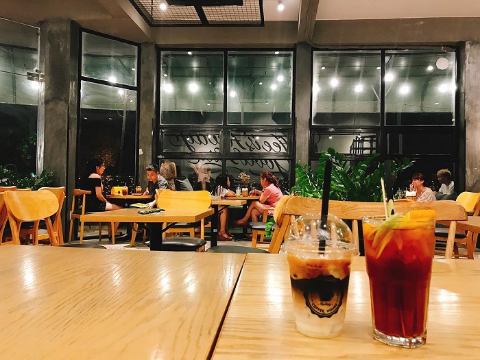 Đồ uống đa dạng tại quán cà phê gần sân bay Cát Bi Feeling Coffee House