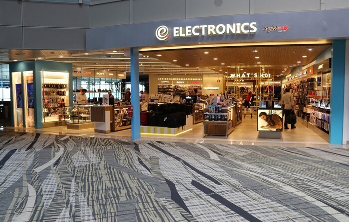 Cửa hàng điện tử tại sân bay Changi