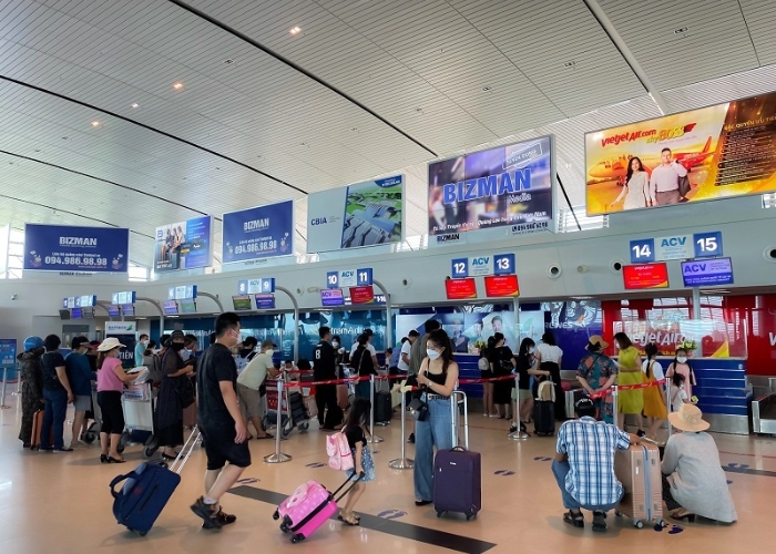 Thủ tục check-in và di chuyển từ sân bay về trung tâm thành phố