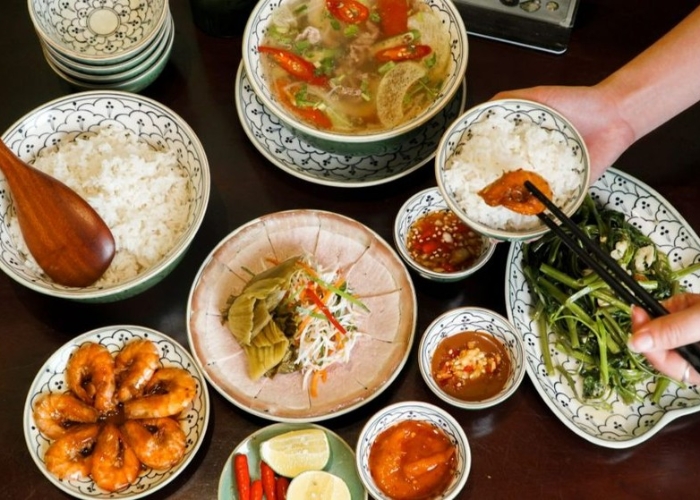 Quán cơm nhà đem đến hương vị quen thuộc với các món ăn dân dã