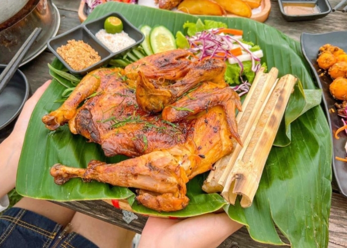 Gà nướng cơm lam được xem là món ăn đặc sản của Buôn ma Thuột