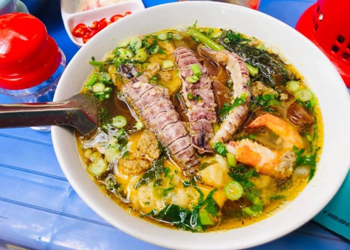 Bánh đa bề bề Chị Quẩy là một trong những địa chỉ quen thuộc tại Hải Phòng