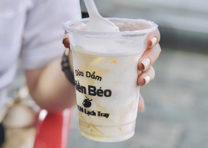 Chè dừa dầm Hiền Béo là một trong những quán ăn ngon gần sân bay Cát Bi