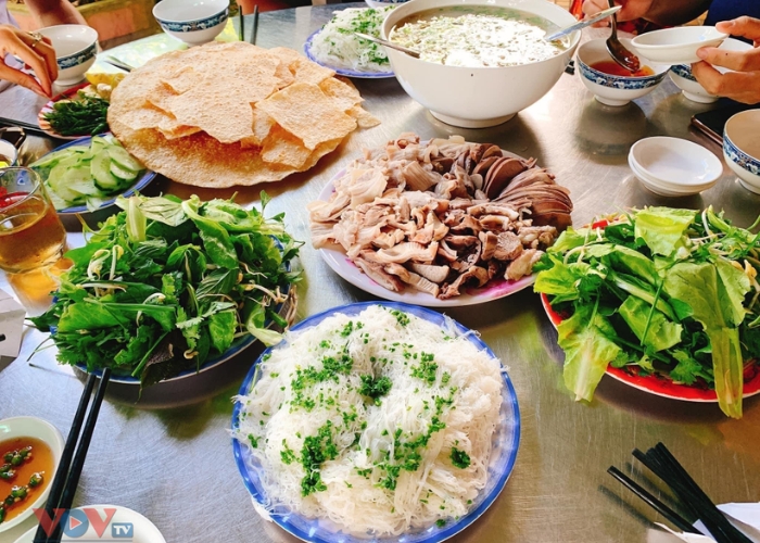 Bánh hỏi lòng heo là một trong những món ăn đặc sản của Bình Định