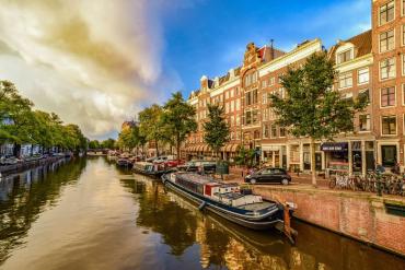 Trọn bộ cẩm nang tour đường bay Châu Âu tự túc 14 ngày không đến 100 triệu