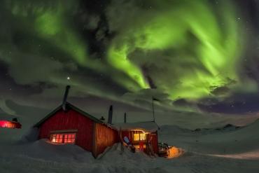 Trải nghiệm ngắm cực quang với tour du lịch hàng không Thuỵ Điển