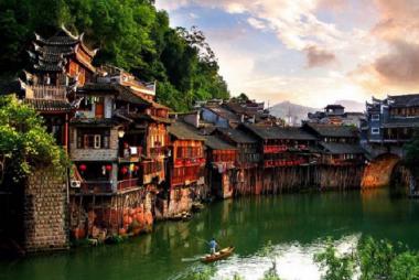 Tour Trung Quốc 6N5Đ: Từ Hà Nội - Trường Sa - Trương Gia Giới - Phượng Hoàng Cổ Trấn - Thiên Môn Sơn - Hồ Bảo Phong, Bay CZ, KS 4*