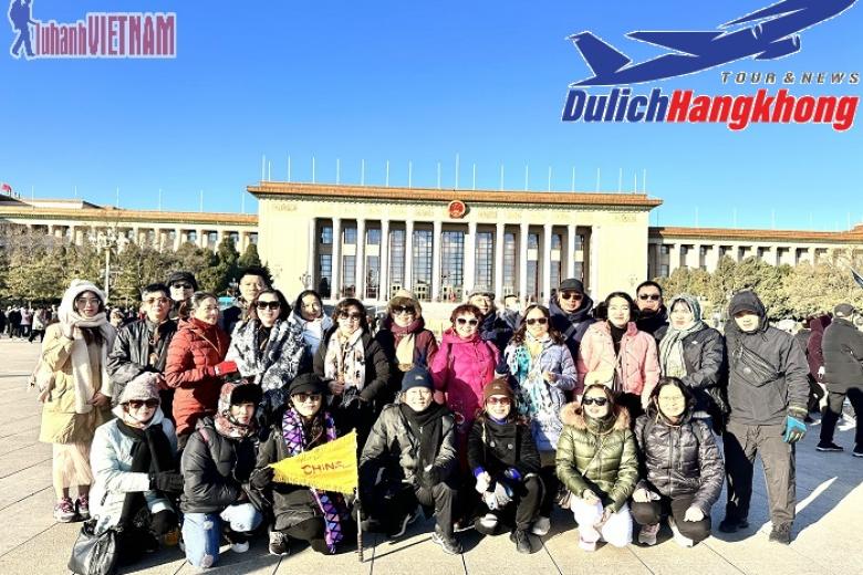 Khách chụp ảnh lưu niệm