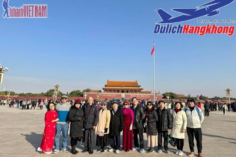 Khách chụp ảnh lưu niệm