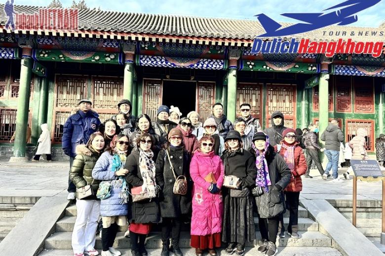 Khách chụp ảnh lưu niệm