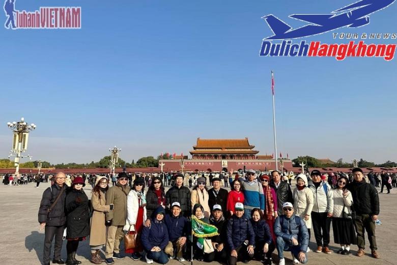 Khách chụp ảnh lưu niệm