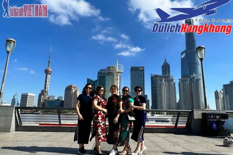 Khách chụp ảnh lưu niệm