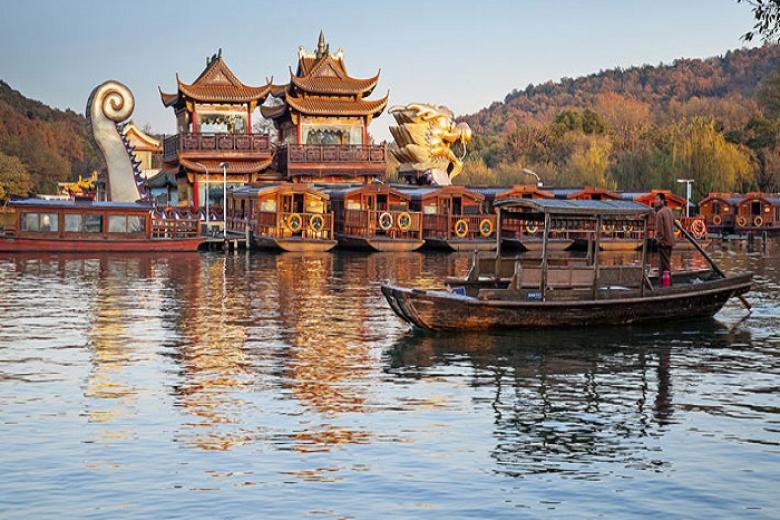 Ngồi Thuyền thưởng ngoạn Tây Hồ