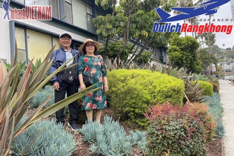 Khách chụp ảnh lưu niệm