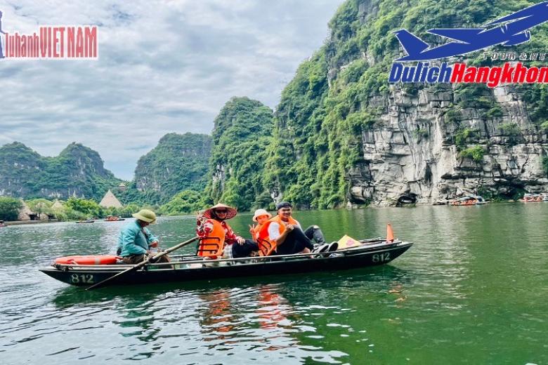 Khách chụp ảnh lưu niệm