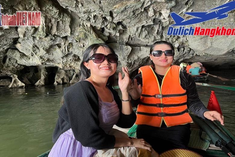 Khách chụp ảnh lưu niệm