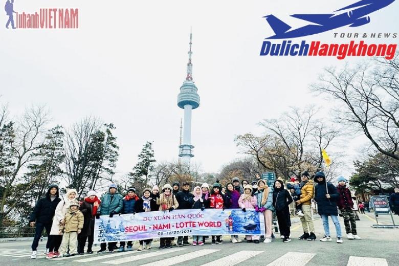 Khách chụp ảnh lưu niệm