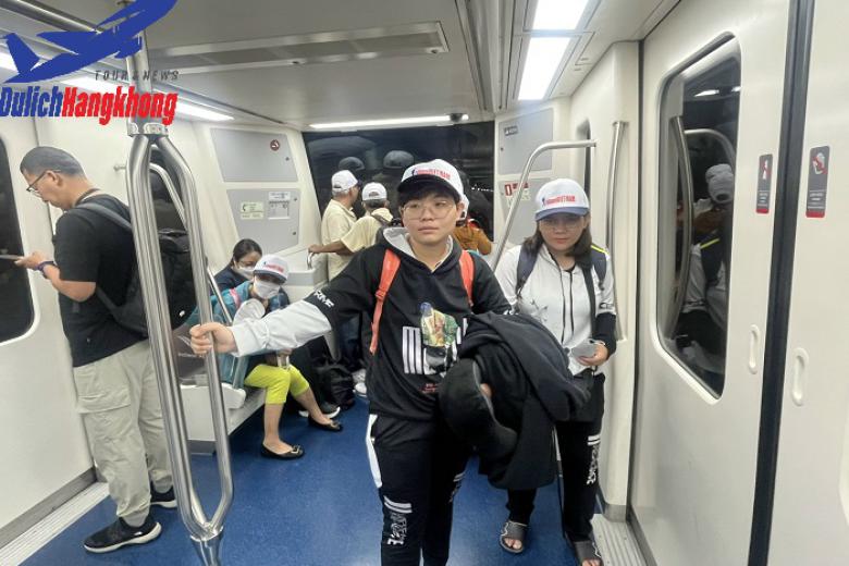 Khách chụp ảnh lưu niệm