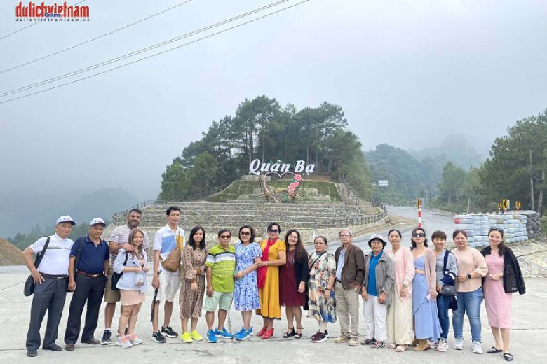 Khách chụp ảnh lưu niệm