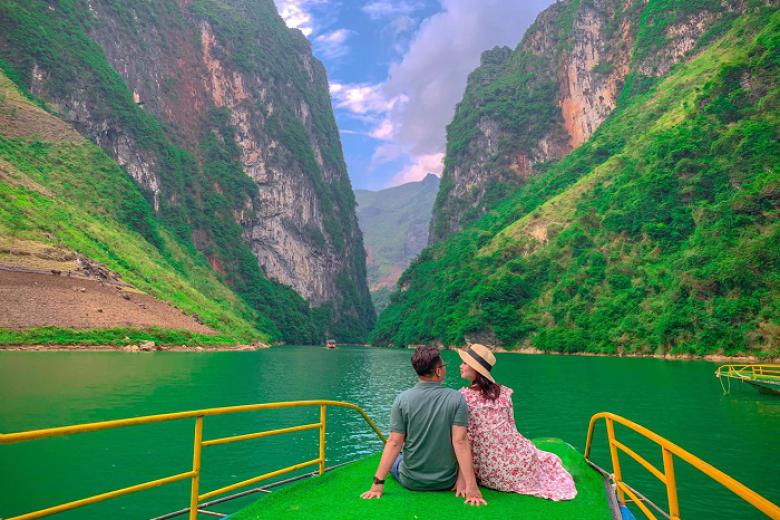 Du thuyền trên sông Nho Quế