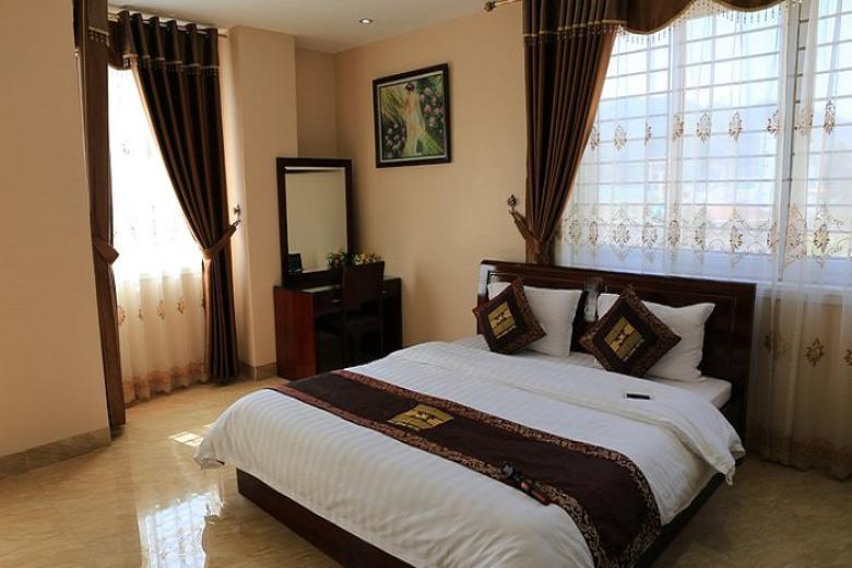 Khách sạn tiêu chuẩn