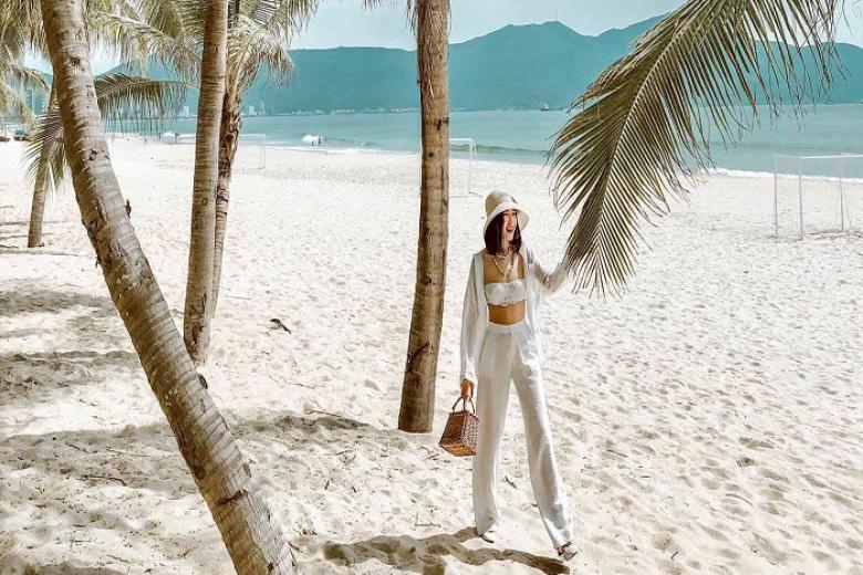 Tắm biển Mỹ Khê