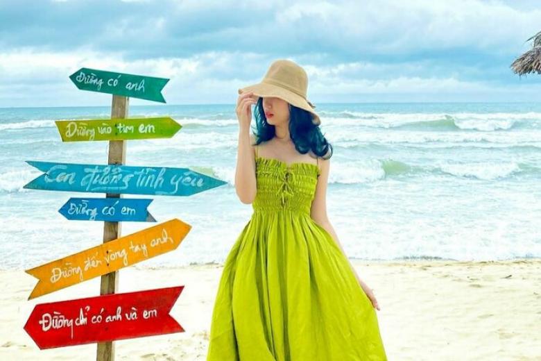 Tắm biển Mỹ Khê