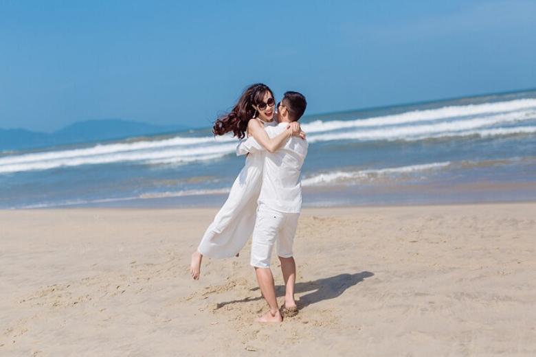 Tắm biển Mỹ Khê