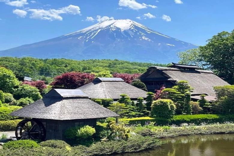 Làng cổ Oshino Hakkai