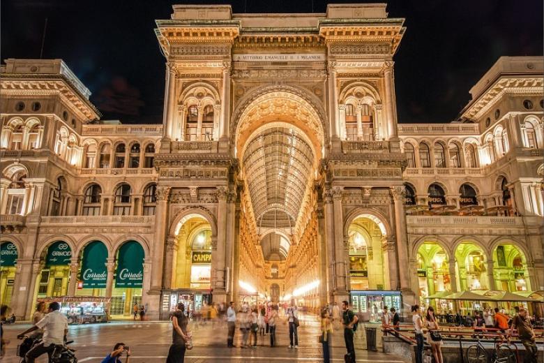 Tự do tham quan mua sắm tại Gallaria Vittorio Emmanuele II