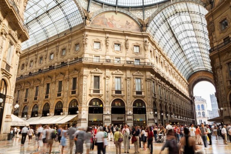 Tự do tham quan mua sắm tại Gallaria Vittorio Emmanuele II