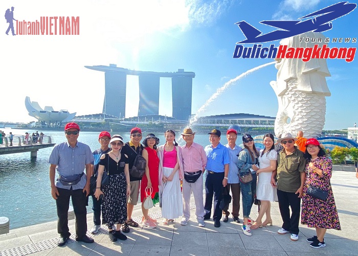 Du khách chụp hình tại Công viên Sư Tử Singapore